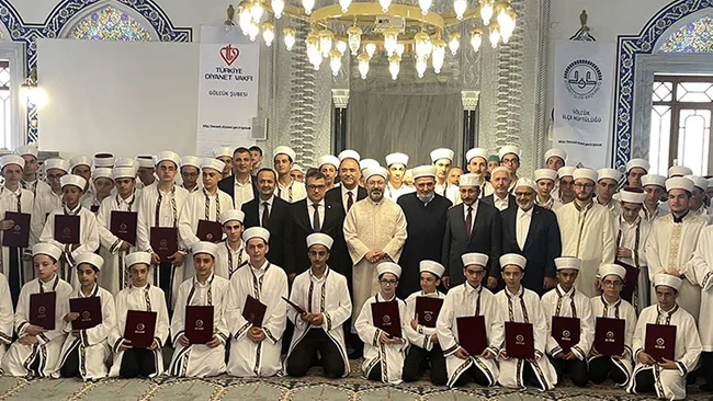 Atatürk’e hakaret eden Demirkan’la Ali Erbaş aynı karede!