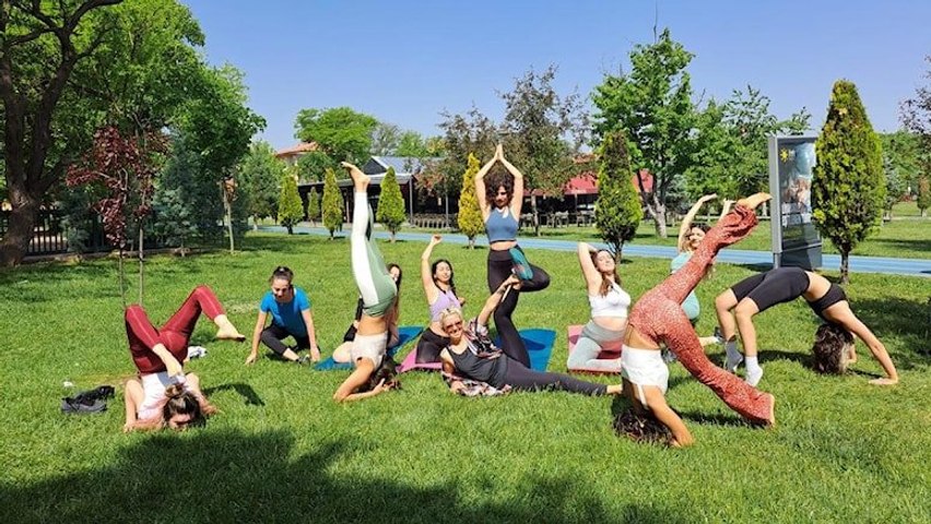 CHP’li başkan ‘yoga’ yapanları ziyaret etti