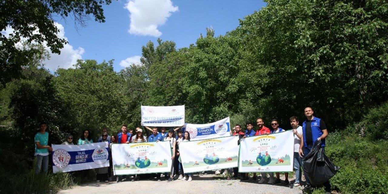 Kayseri'de Gönüllü Gençler Koramaz Vadisi'nde Çevre Temizliği Yaptı