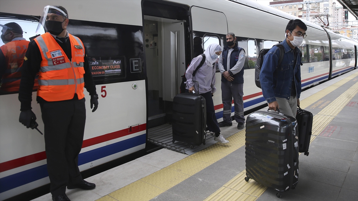 İstanbul'a Yılın İlk 5 Ayında Hızlı Trenle 1,1 Milyondan Fazla Yolcu Geldi