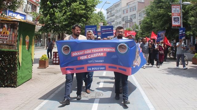 Akaryakıt fiyatına zamlara protesto! Göz teması kurma ışık çarpar