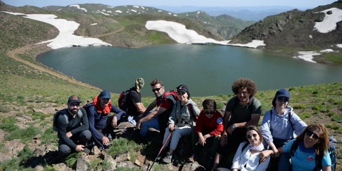 Yayla Dağı Zirvesindeki Göle Ulaşmak İçin 7 Kilometre Yol Katettiler