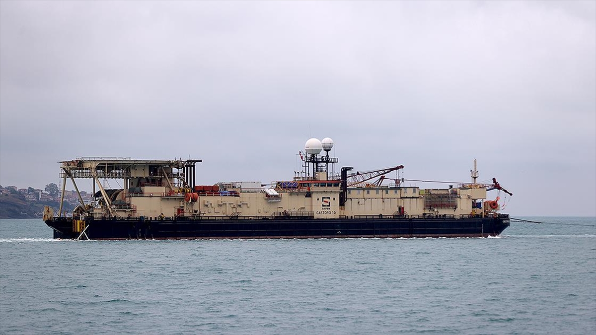 Karadeniz'e Doğal Gaz Borularını Yerleştirecek Gemi Filyos Limanı'nda