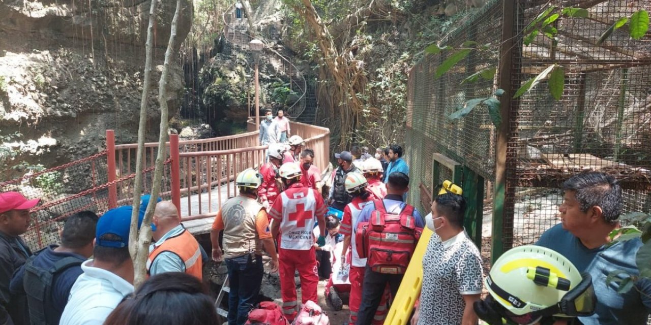 Meksika'da açılışı yapılan asma köprü koptu: 25 yaralı