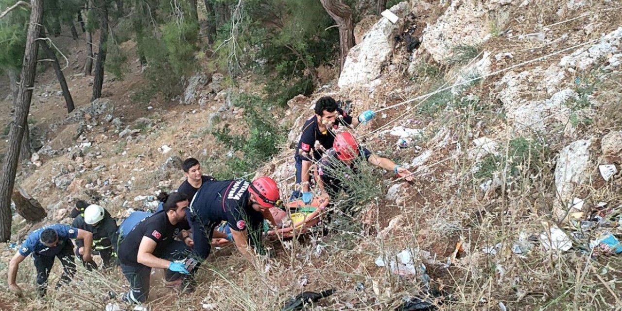 Antalya'da bir kişi seyir terasından kayalıklara düştü