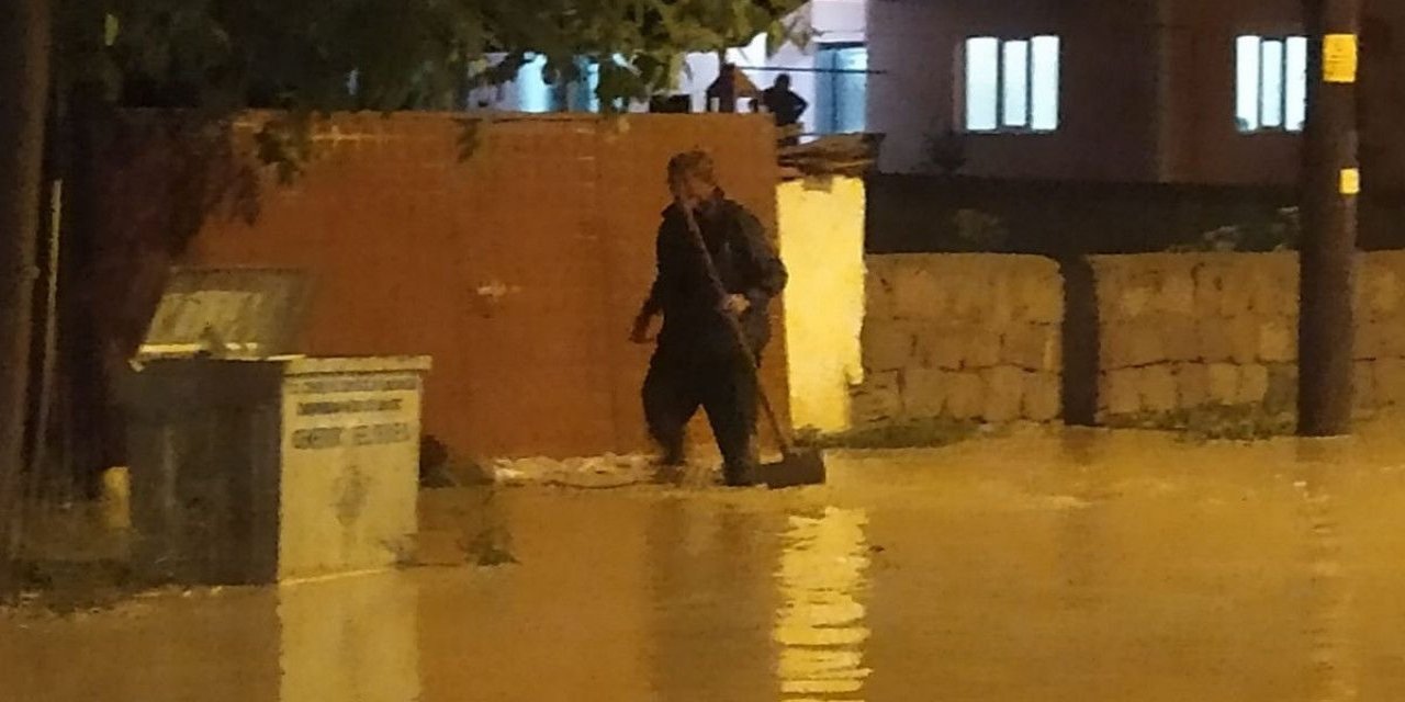 Sivas'ta sağanak sele neden oldu