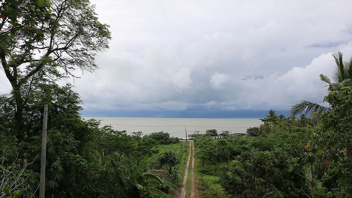 Endonezya'da Anak Krakatau Yanardağı'nda Patlamalar Meydana Geldi