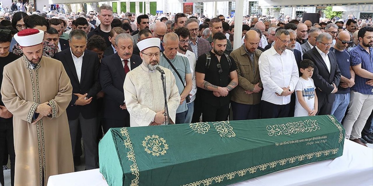 Yazar Ve Şair Mevlana İdris Zengin Son Yolculuğuna Uğurlandı