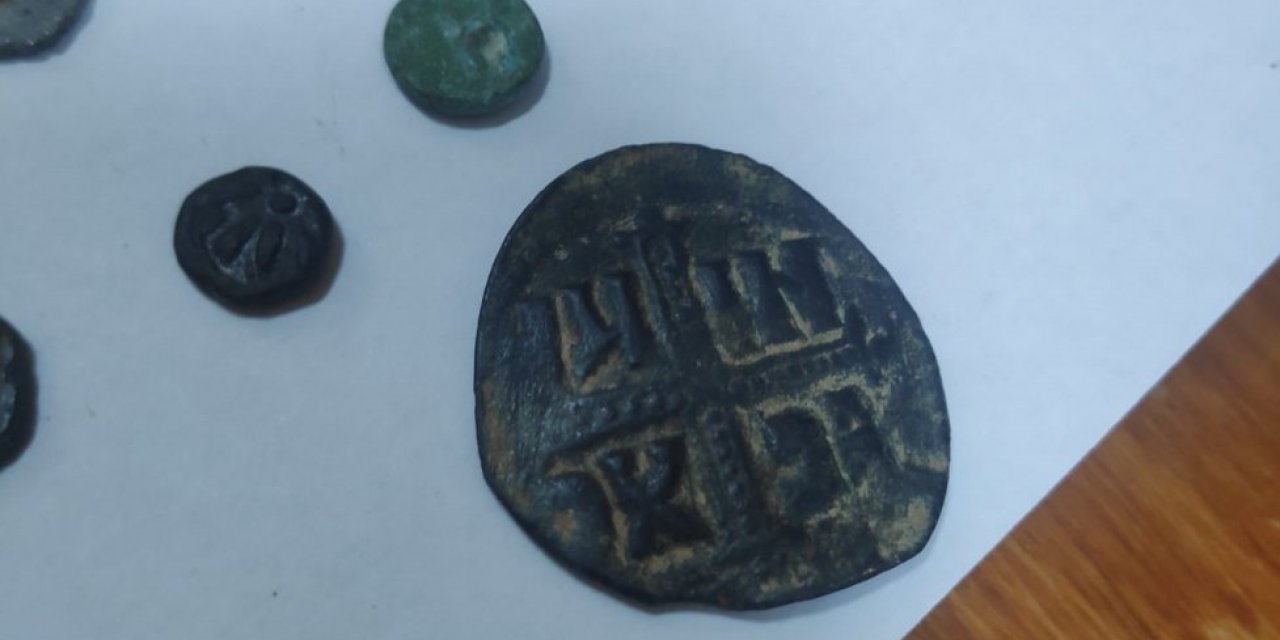 İzmir'de 61 tarihi sikke ele geçirildi