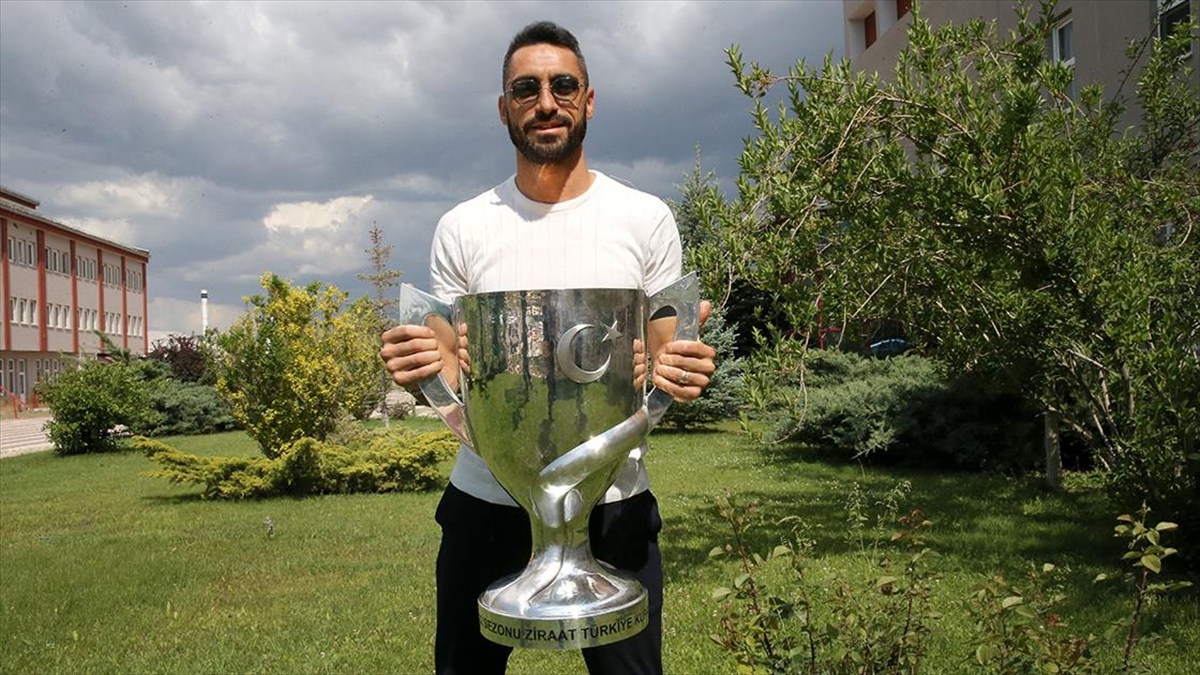 Sivasspor Formasını 5 Yıl Daha Terletecek Uğur Çiftçi'nin Sözleşme Mutluluğu