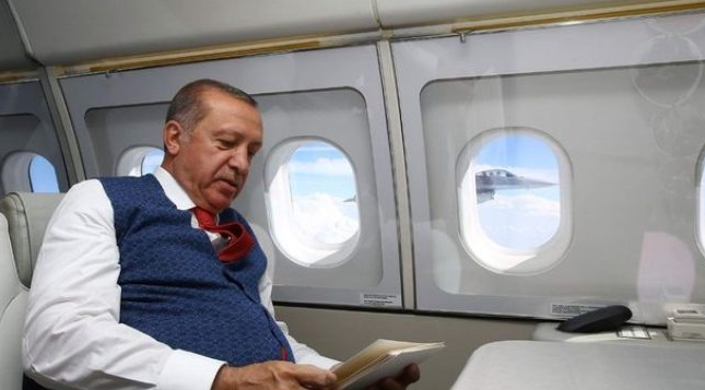 Son seçim anketindeki Erdoğan’ı “Türkiye’den kaçıracak” sonuçlar