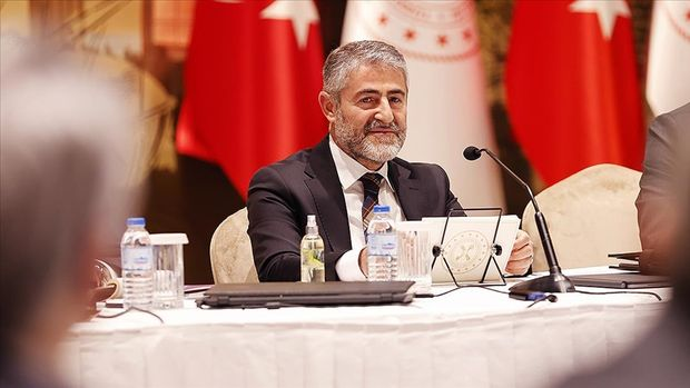 Ünlü ekonomistten Bakan Nebati'ye özel ders: Tövbe ederseniz...