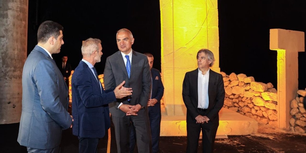 Bakan Ersoy 'back To Realverse: Göbeklitepe' Sergisini Ziyaret Etti