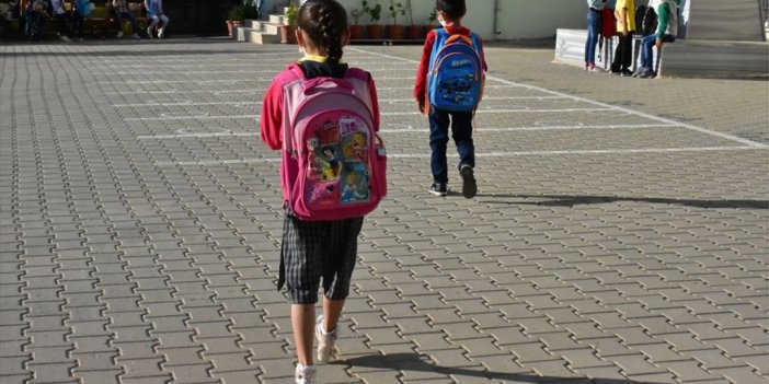 Bir Yılda 8 Bin Çocuk Tarla Yerine Okula Gitti