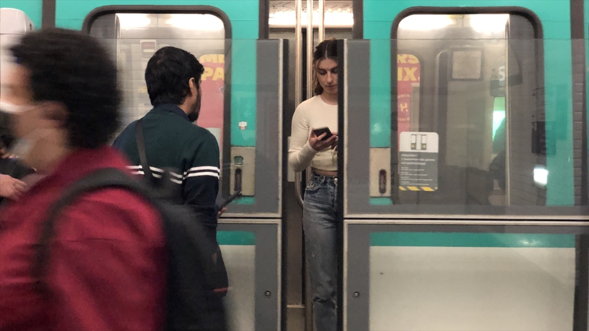 Fransa'da Kovid-19 Salgınının Etkisiyle Gençlerde İntihar Oranı Yüzde 40 Arttı