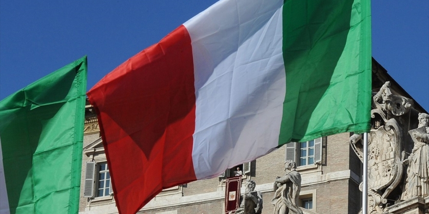 İtalya'da Koalisyon Hükümeti 'Şimdilik' Devam Kararı Aldı