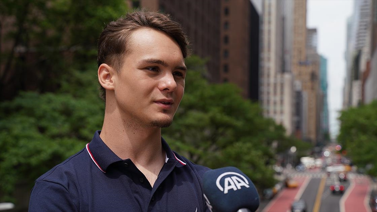 'Cep Herkülü'nü Oynayan Genç Yetenek, Naim Süleymanoğlu'nun Anısını Yaşatmaya Devam Ediyor