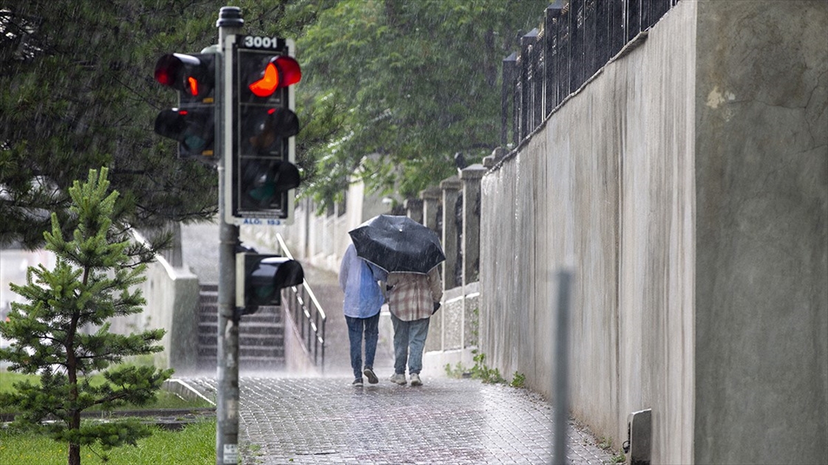 Yurdun Kuzey Ve İç Kesimleri İçin Gök Gürültülü Sağanak Uyarısı