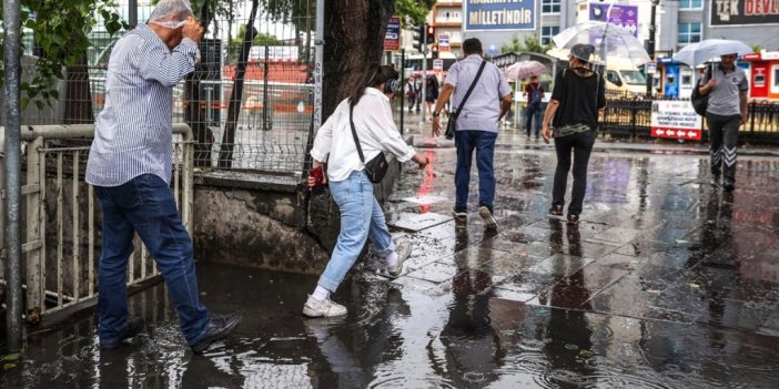 İstanbul'da Sağanak Yağış Etkili Oluyor
