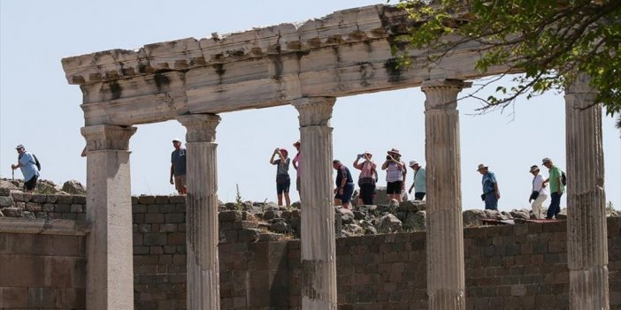 Salgında Tenhalaşan Bergama Antik Kenti Yine Ziyaretçilerle Doluyor