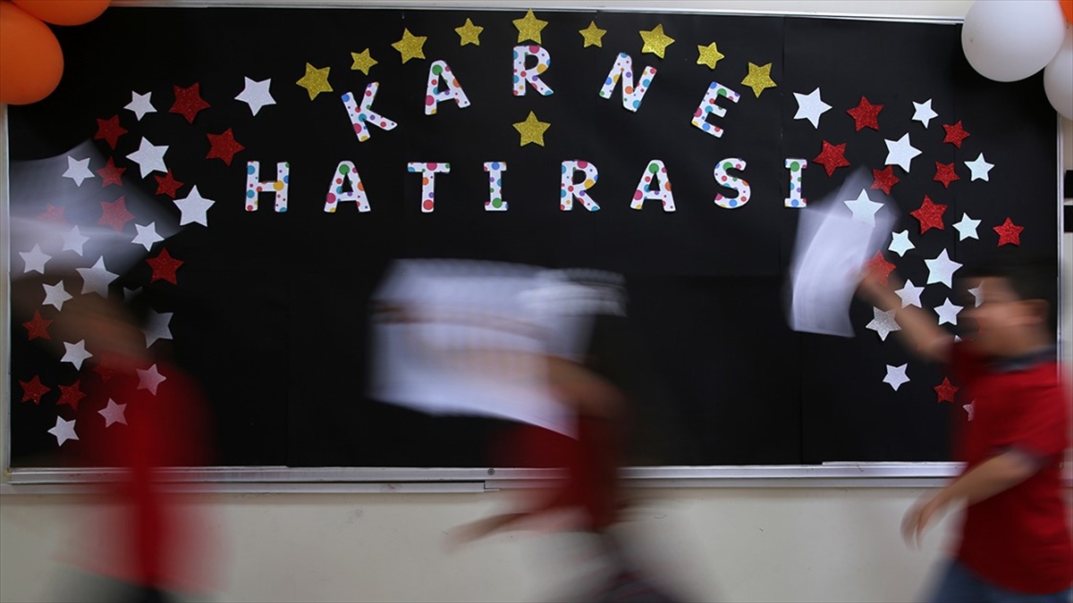 Okullarda 17 Haziran'da Yaz Tatili İçin Son Ders Zili Çalacak