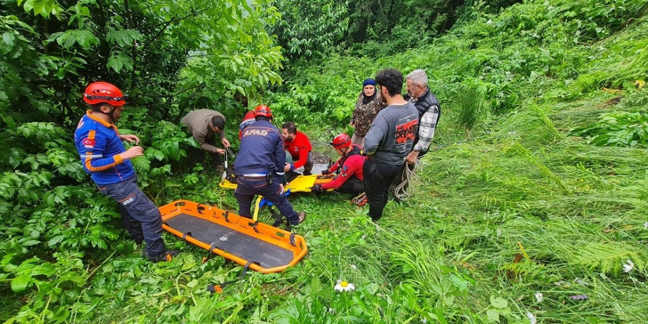 Rize'de Yük Taşımada Kullanılan Teleferikten Düşen İki Kadından Biri Öldü