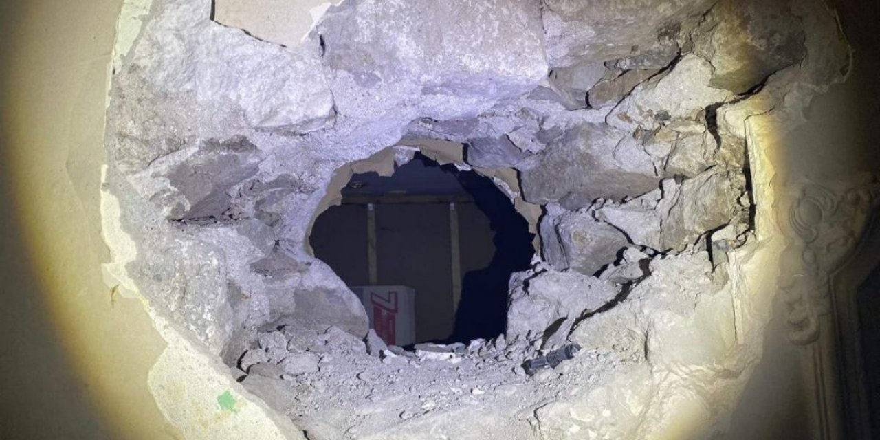 Ağrı'da duvarı delip 900 bin TL'lik altın çaldılar