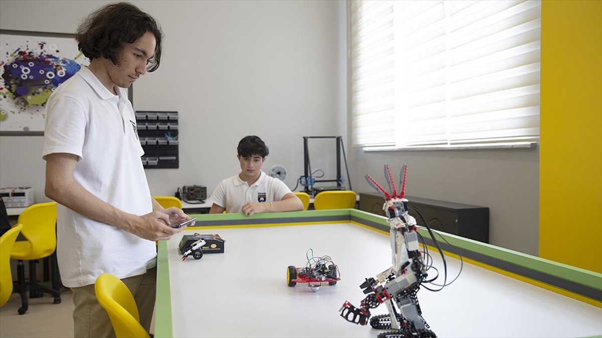 Aselsan, Mühendis Ve Çalışanlarını Kendi Lisesinde Yetiştiriyor