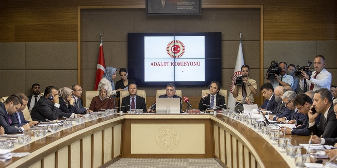 Basın, Sosyal Medya Ve İnternet Haberciliğine İlişkin Düzenleme, Tbmm Adalet Komisyonunda Kabul Edildi