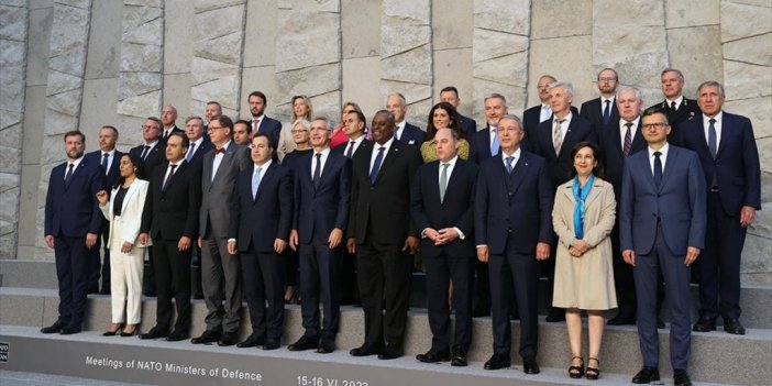 Milli Savunma Bakanı Hulusi Akar, NATO Karargahı'nda