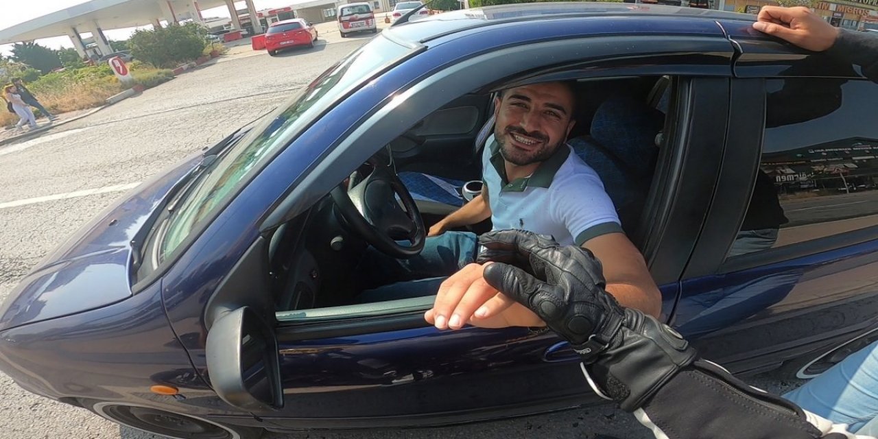 Kocaeli'de trafik tartışması, dostluğa dönüştü