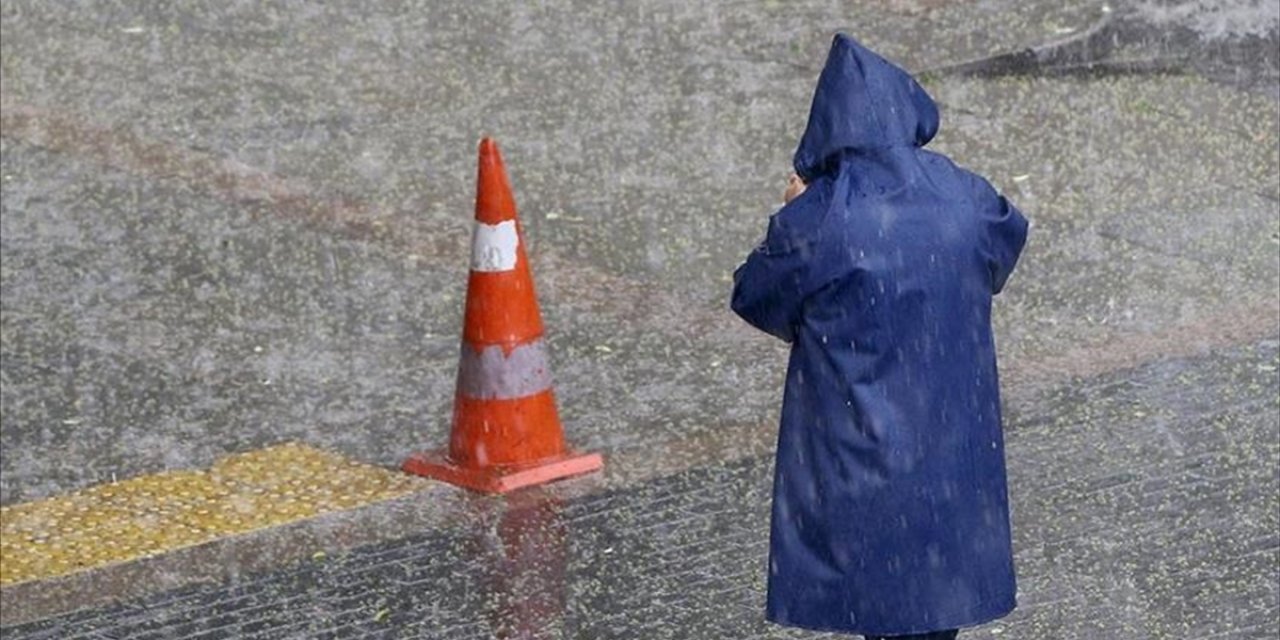 İç Ege İle Ankara Ve Eskişehir İçin Gök Gürültülü Sağanak Uyarısı