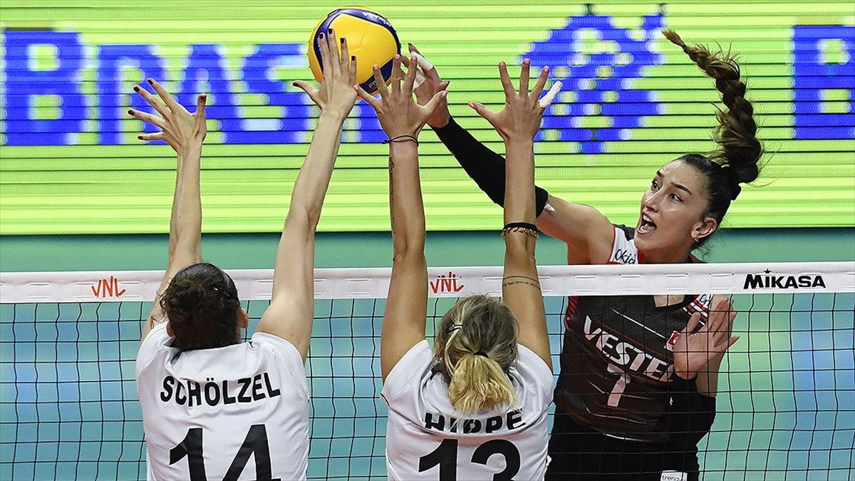 A Milli Kadın Voleybol Takımı, Almanya'yı 3-0 Mağlup Etti