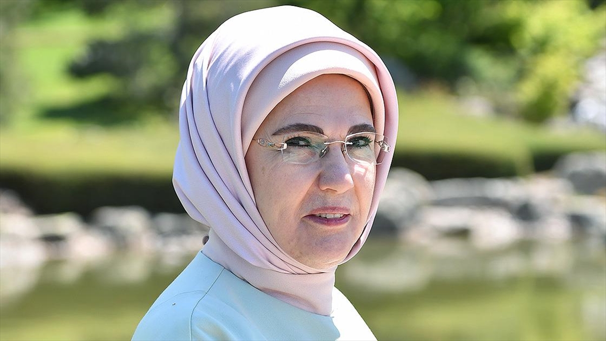 Emine Erdoğan'dan 'Babalar Günü' Mesajı