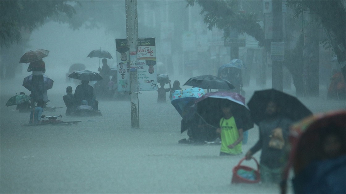 Bangladeş'te Sel Nedeniyle Ölenlerin Sayısı 27'ye Yükseldi