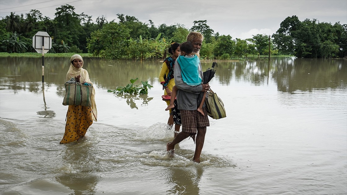 Hindistan'daki Sellerde Yaşamını Yitirenlerin Sayısı 62'ye Yükseldi
