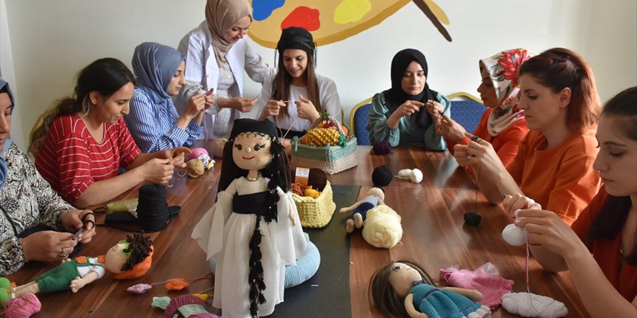 Şırnaklı Kadınlar Amigurumi Tekniği İle 'zin Bebek' Yapıyor