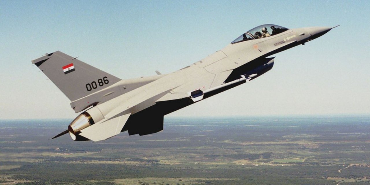 Mısır'da savaş uçağı düştü