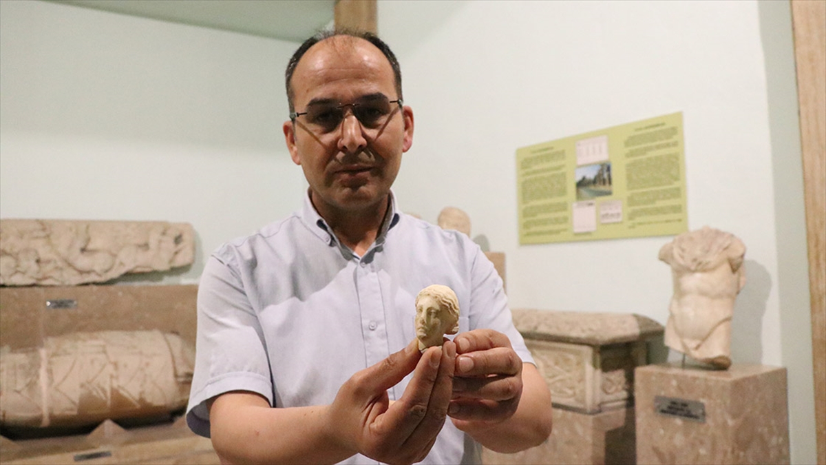 Tyana Antik Kenti'nde Roma Dönemine Ait Mermerden Kadın Figürü Bulundu