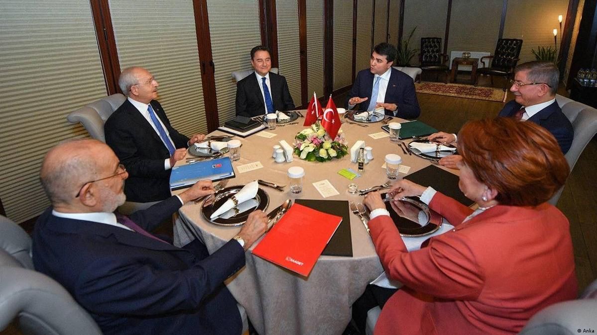 Davutoğlu'nun danışmanından seçim yorumu: Altılı masa kimi seçerse...