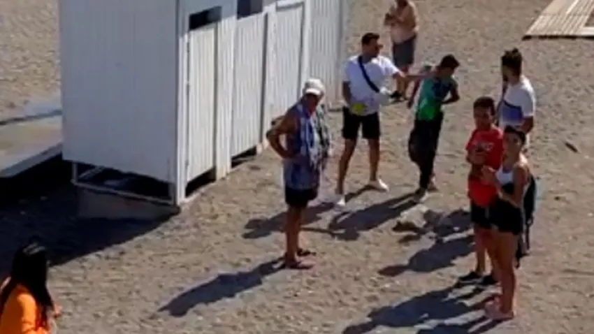 Antalya'da halk plajında iğrenç olay!