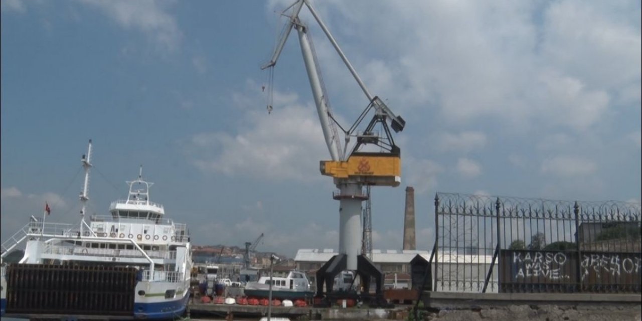 Haliç Tersanesi’nde işçiler metrelerce yükseklikten düştü: 1 ölü