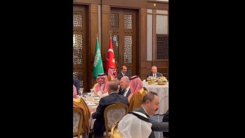 Saray’da Arapça müzik eşliğinde akşam yemeği