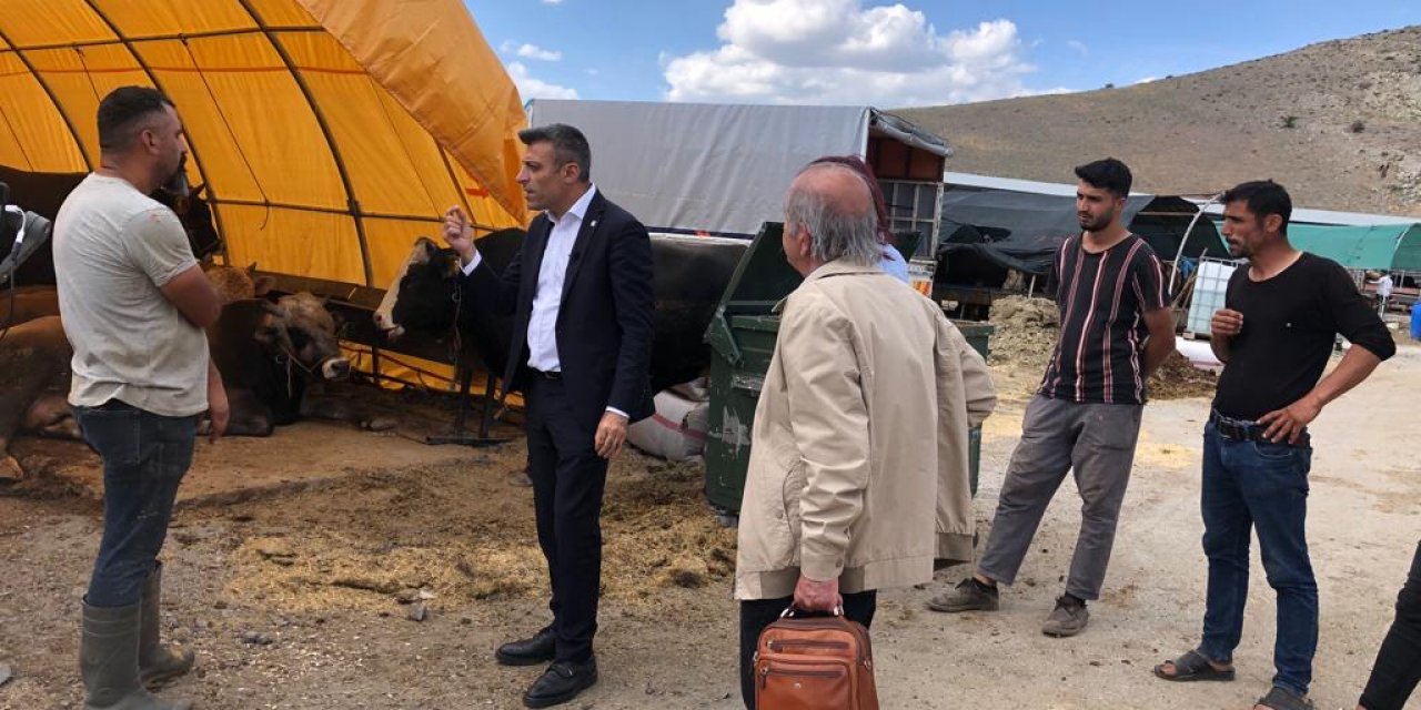 Öztürk Yılmaz’dan şoke eden esnaf ziyareti! Asgari ücret ile çalışanlar bırakın bir aileyi 1 inek besleyemez hale geldi!
