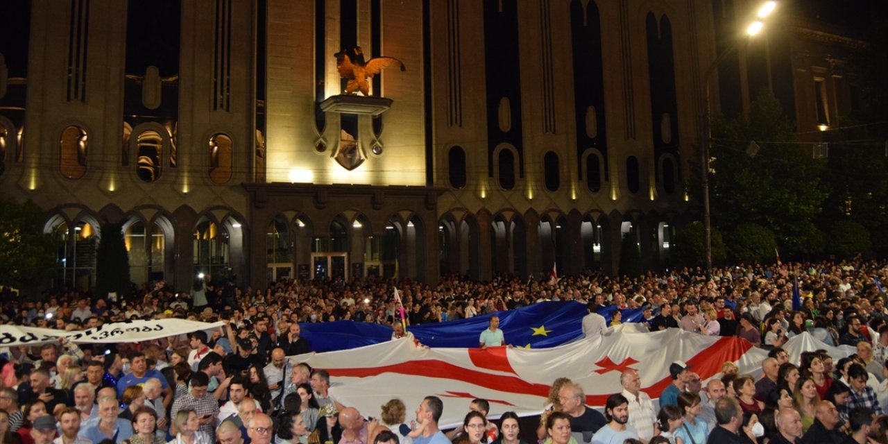 Gürcistan'da Halk, AB'den 'Aday Ülke' Statüsü Alamayan Hükümeti Protesto Etti