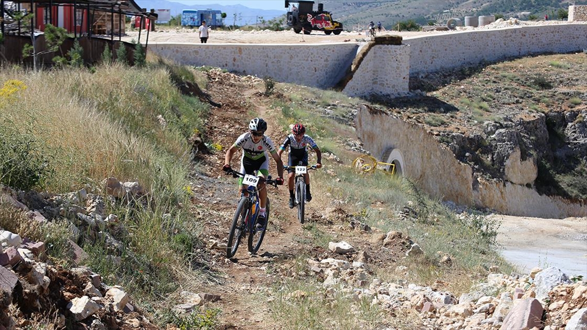 "Uluslararası Levent Vadisi Dağ Bisiklet Yarışı" Malatya'da Başladı