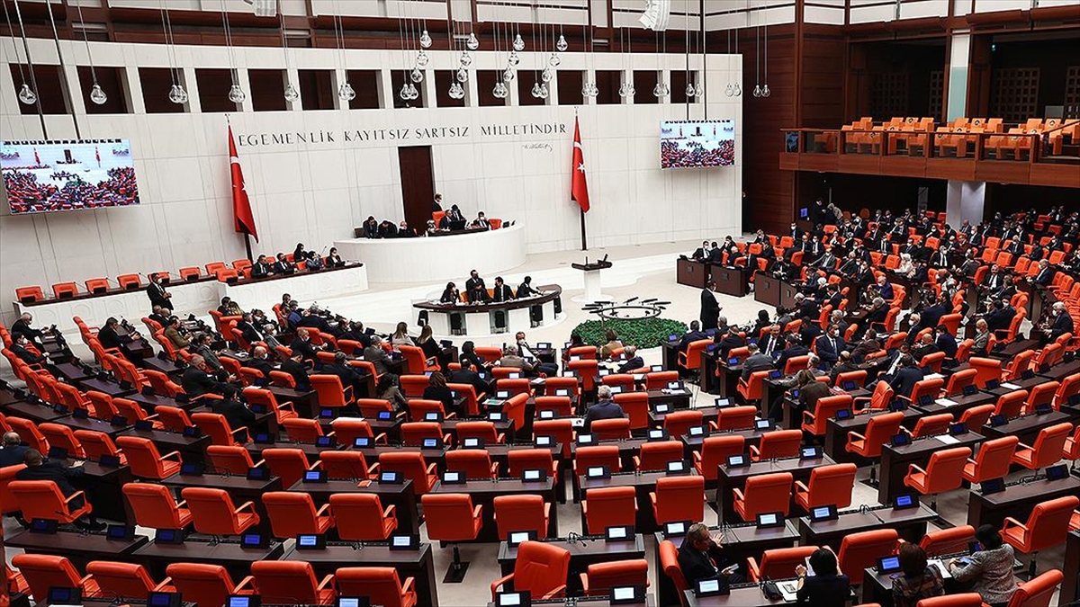 Meclis, 2022 Yılı Ek Bütçesi İle Bedelli Askerlik Düzenlemesini De İçeren Kanun Teklifleri İçin Mesai Yapacak