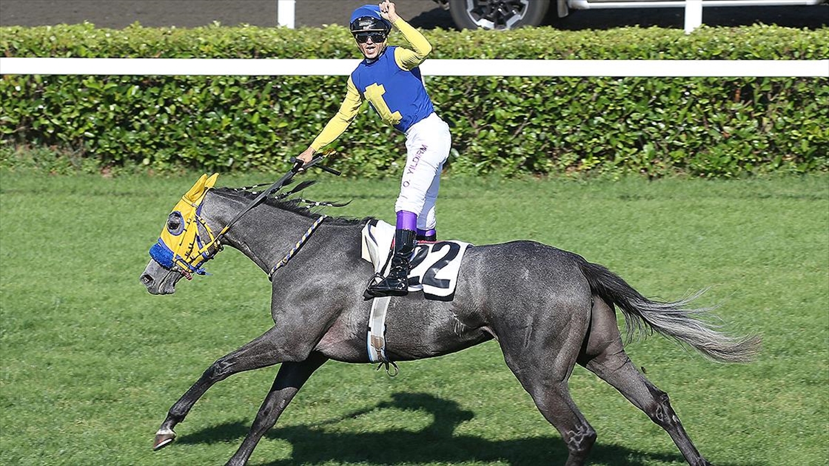 At Yarışlarında 96. Gazi Koşusu'nu 'secret Power' İsimli Safkan Kazandı