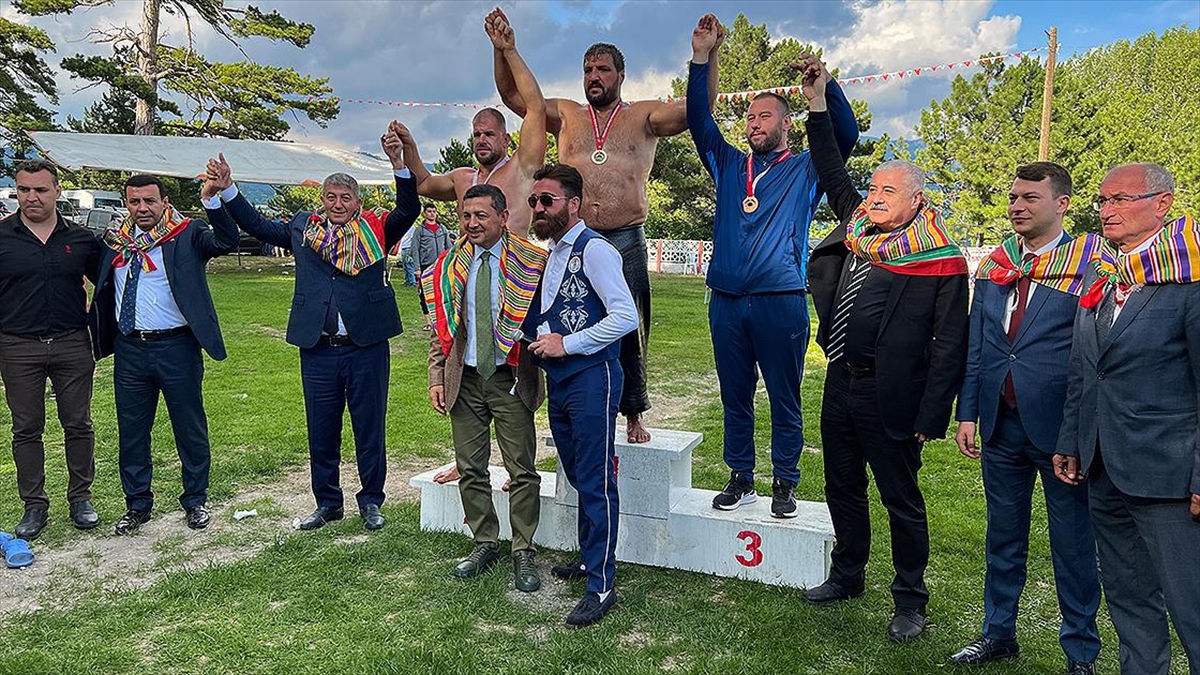 661. Domaniç Yağlı Pehlivan Güreşleri'nde Başpehlivan Recep Kara Oldu