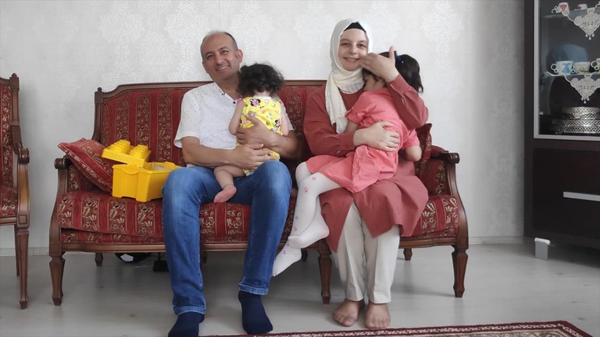 Öğretmen Çiftin Yuvası, Koruyucu Ailesi Oldukları Güneş Ve Elif İle Şenlendi